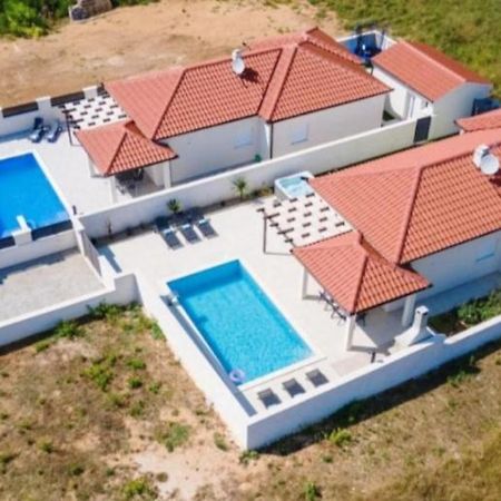 Villas Sabun - Modern House With Heated Pool Привлака Экстерьер фото