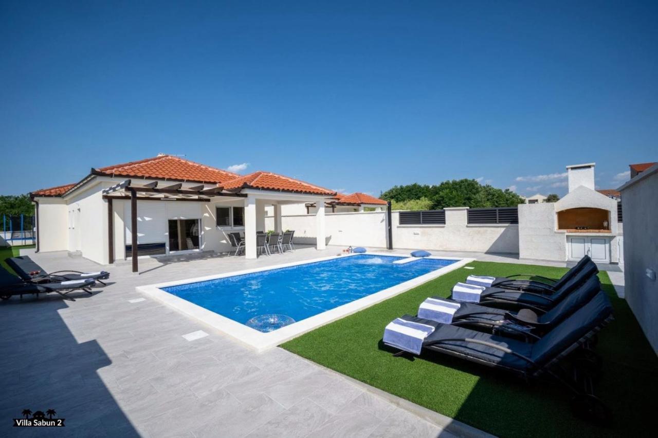 Villas Sabun - Modern House With Heated Pool Привлака Экстерьер фото