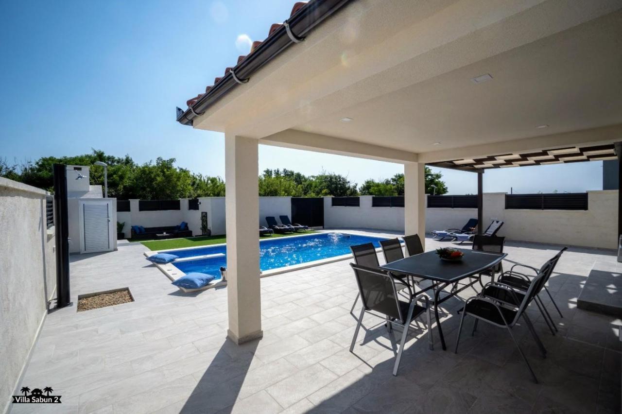 Villas Sabun - Modern House With Heated Pool Привлака Экстерьер фото
