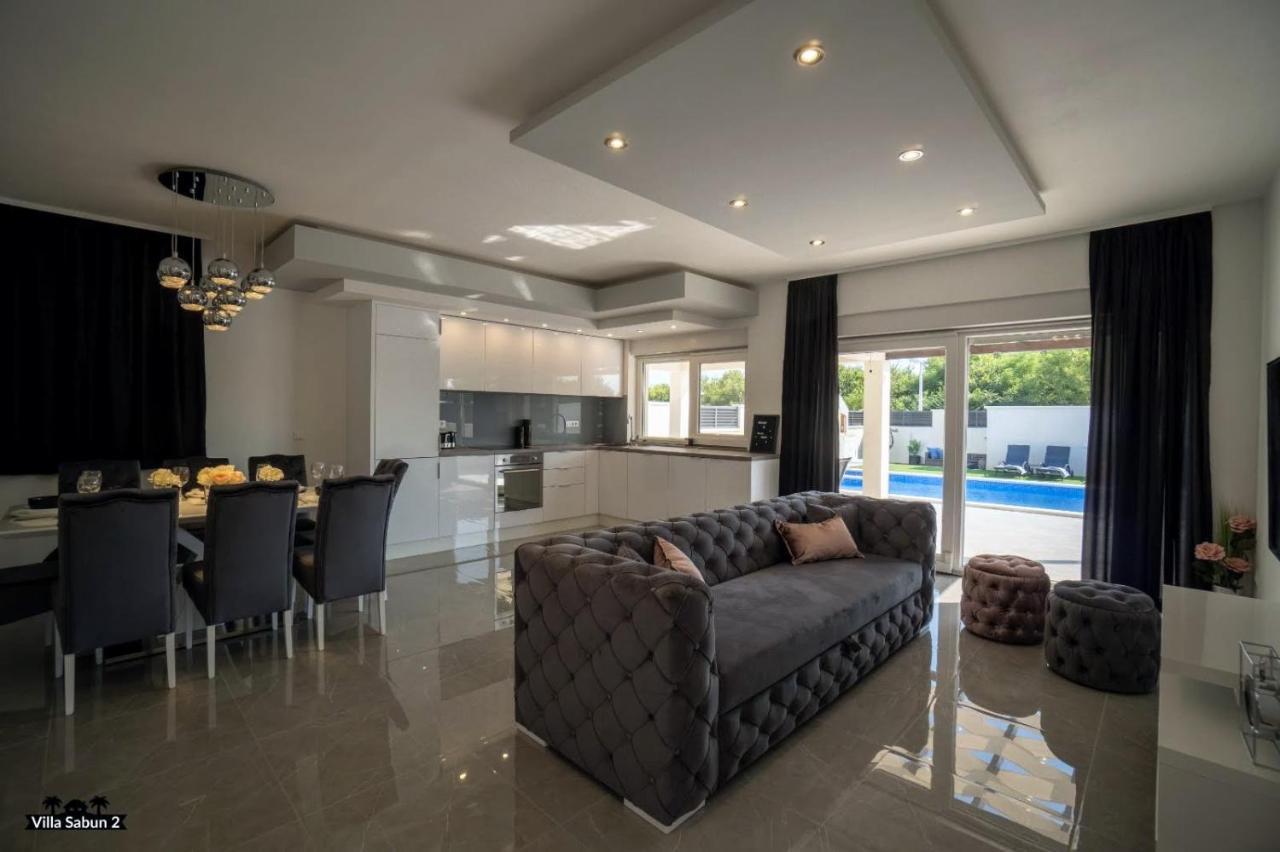 Villas Sabun - Modern House With Heated Pool Привлака Экстерьер фото
