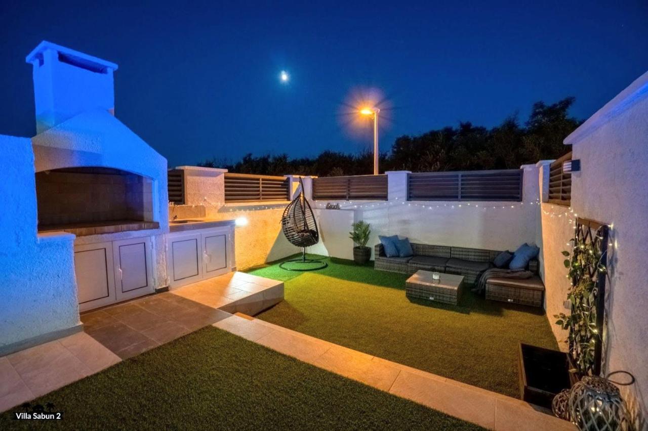 Villas Sabun - Modern House With Heated Pool Привлака Экстерьер фото