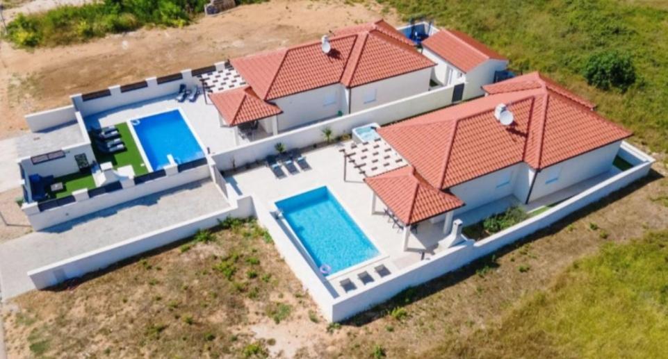 Villas Sabun - Modern House With Heated Pool Привлака Экстерьер фото