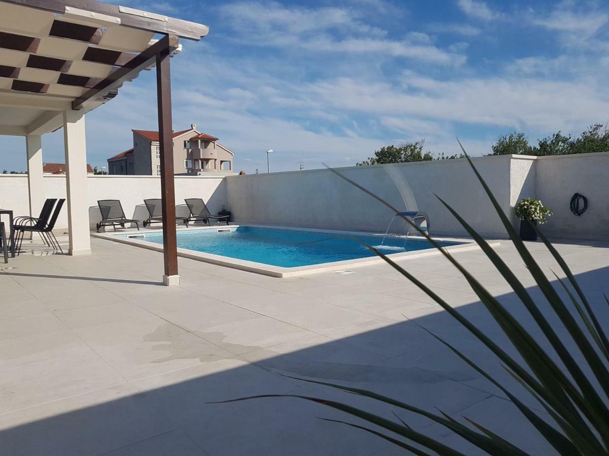 Villas Sabun - Modern House With Heated Pool Привлака Экстерьер фото