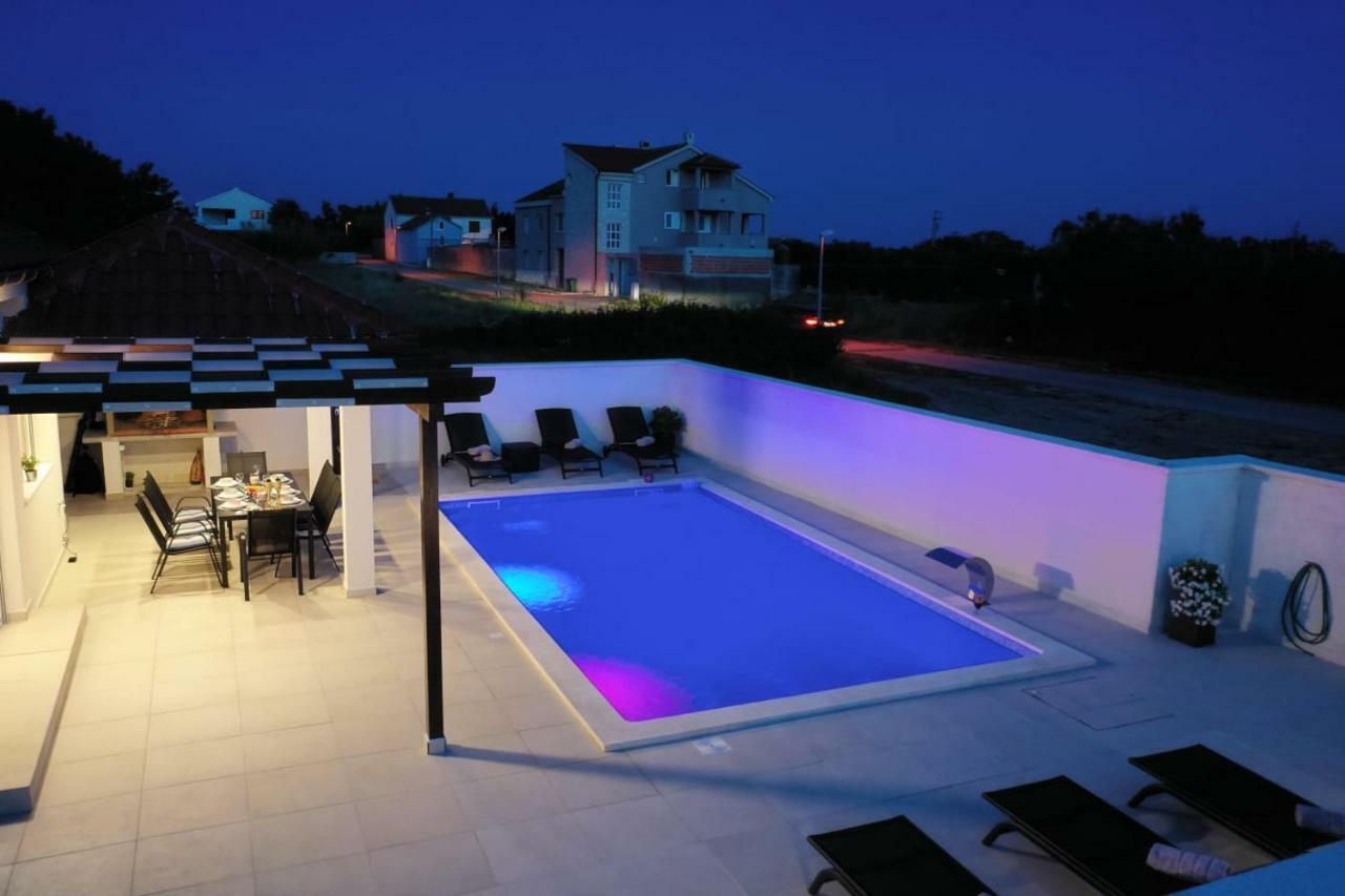 Villas Sabun - Modern House With Heated Pool Привлака Экстерьер фото