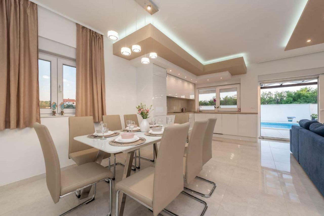 Villas Sabun - Modern House With Heated Pool Привлака Экстерьер фото