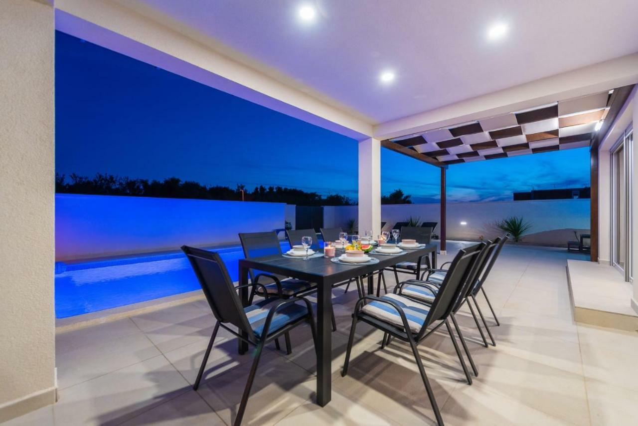 Villas Sabun - Modern House With Heated Pool Привлака Экстерьер фото
