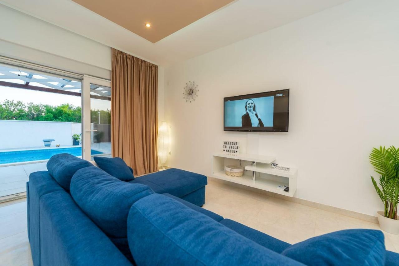 Villas Sabun - Modern House With Heated Pool Привлака Экстерьер фото