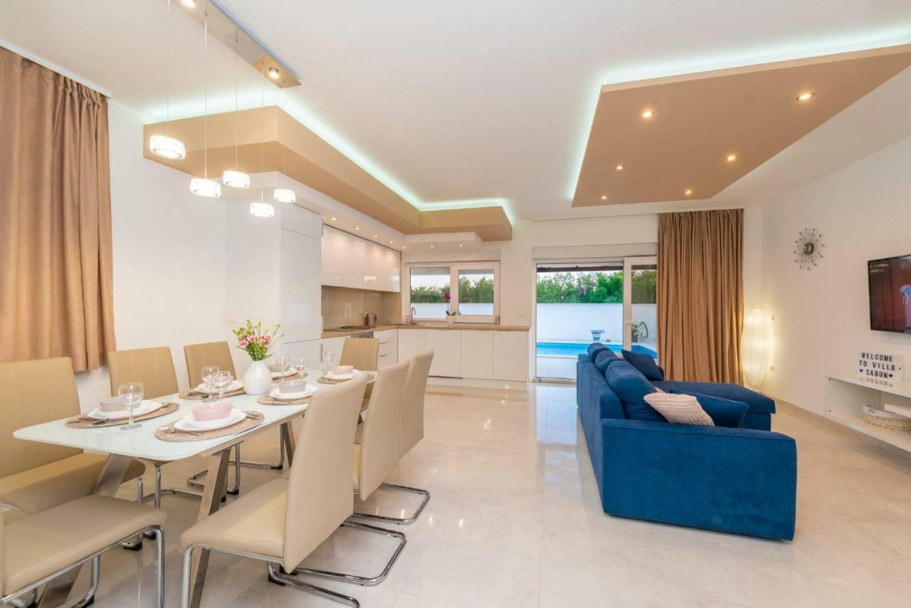 Villas Sabun - Modern House With Heated Pool Привлака Экстерьер фото