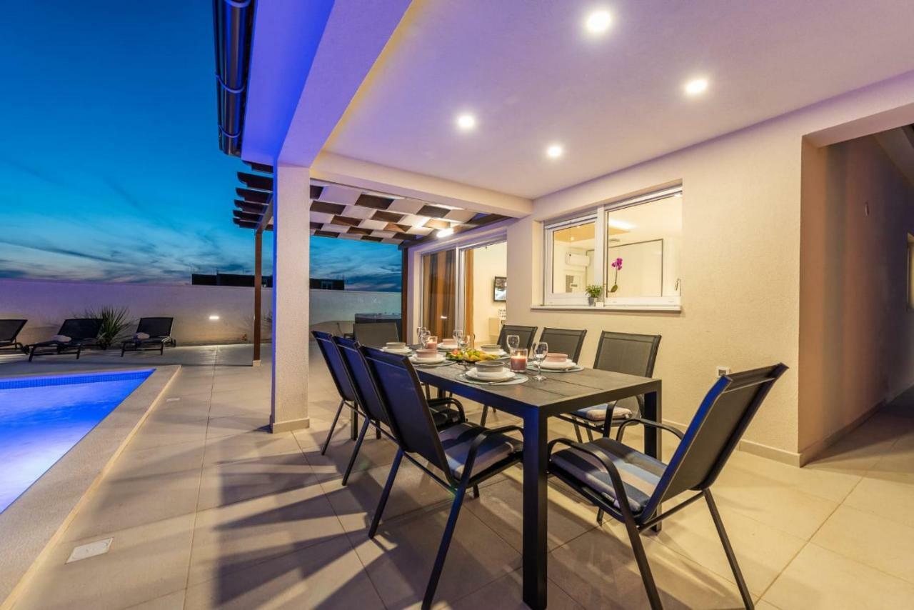 Villas Sabun - Modern House With Heated Pool Привлака Экстерьер фото